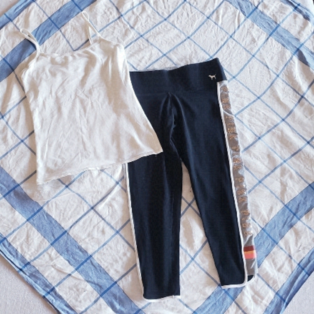 🪴BOGO FREE🪴 NWOT Victorias Secret Pink Crop Legging Size S